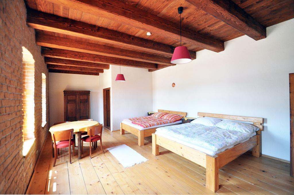 Rekreacni Areal Dvur Honetice Hotel Exterior foto